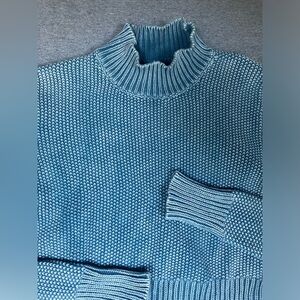Kendall and Kylie Cropped Sweater in Distressed Blue - Size Small